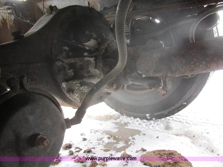 image for item E5324 1993 Peterbilt 375 utility truck