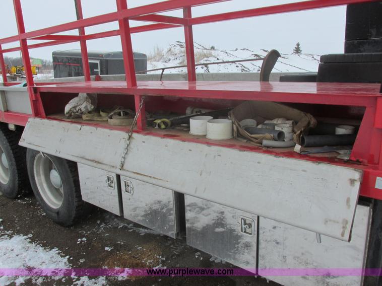 image for item E5324 1993 Peterbilt 375 utility truck