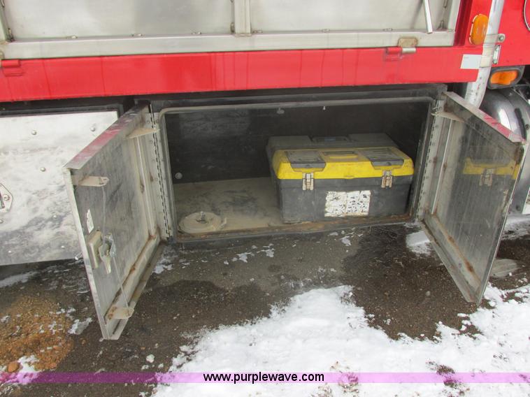 image for item E5324 1993 Peterbilt 375 utility truck