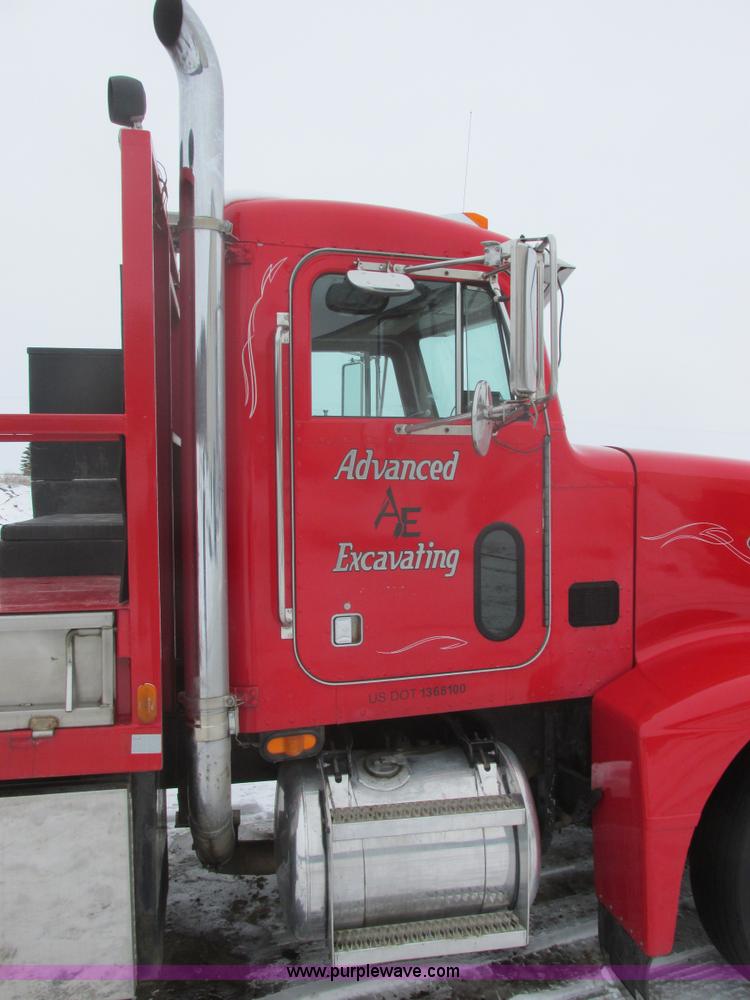 image for item E5324 1993 Peterbilt 375 utility truck