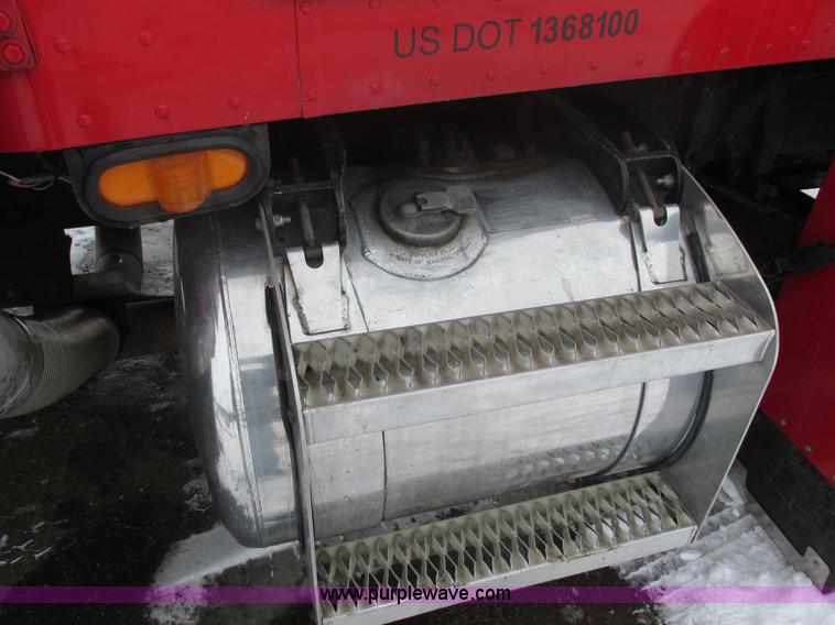 image for item E5324 1993 Peterbilt 375 utility truck