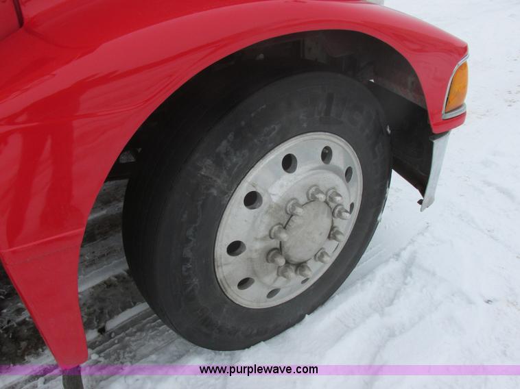 image for item E5324 1993 Peterbilt 375 utility truck