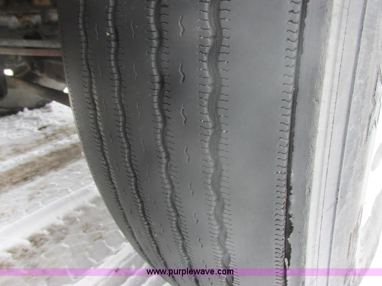 image for item E5324 1993 Peterbilt 375 utility truck