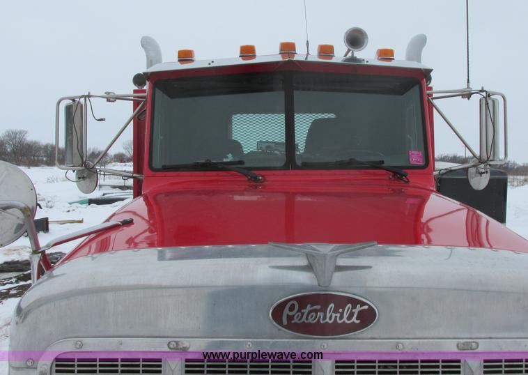 image for item E5324 1993 Peterbilt 375 utility truck