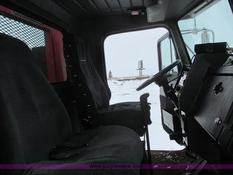 image for item E5324 1993 Peterbilt 375 utility truck