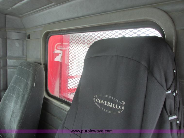 image for item E5324 1993 Peterbilt 375 utility truck