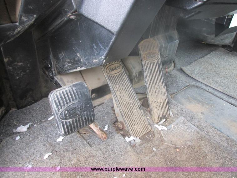 image for item E5324 1993 Peterbilt 375 utility truck