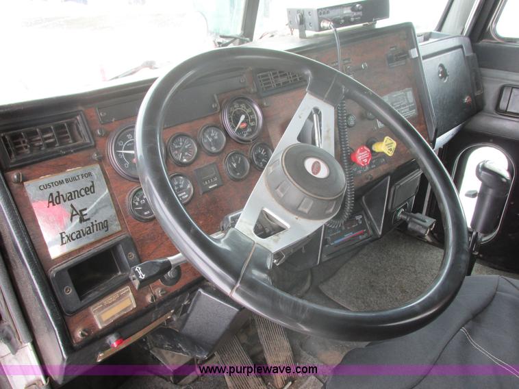 image for item E5324 1993 Peterbilt 375 utility truck