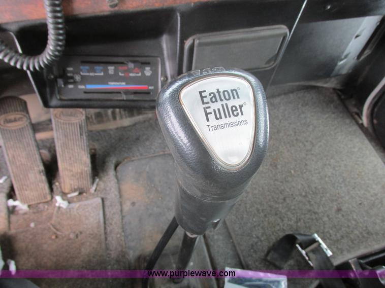 image for item E5324 1993 Peterbilt 375 utility truck