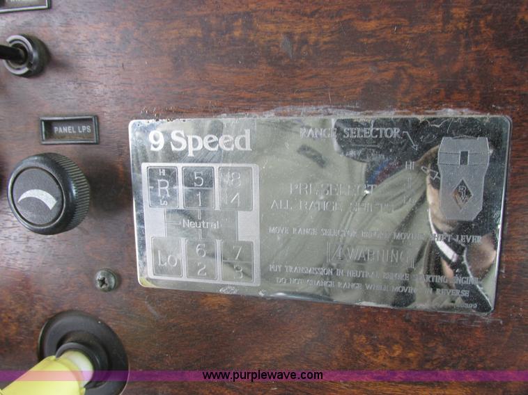 image for item E5324 1993 Peterbilt 375 utility truck