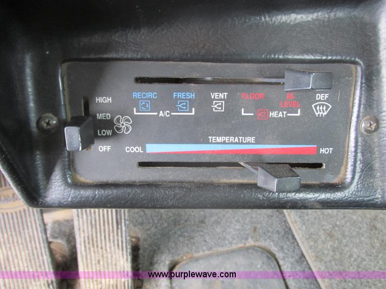 image for item E5324 1993 Peterbilt 375 utility truck