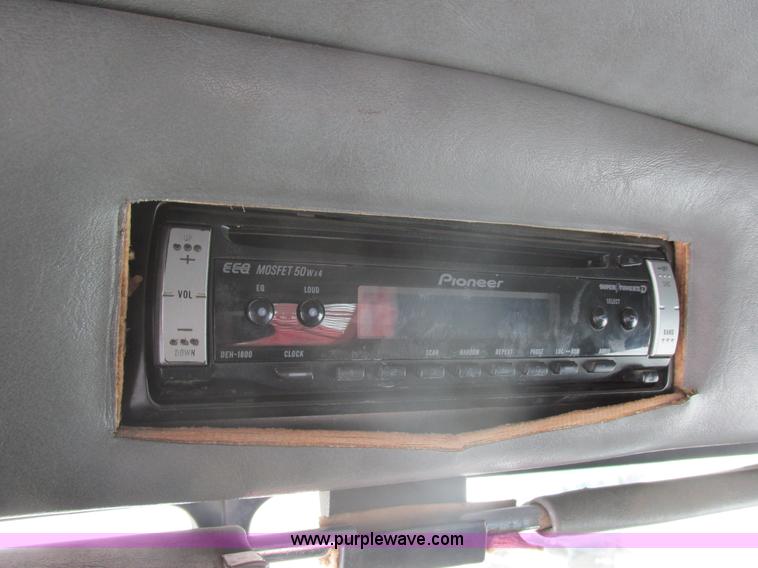 image for item E5324 1993 Peterbilt 375 utility truck