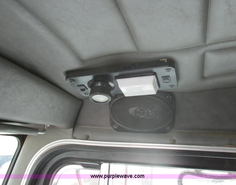 image for item E5324 1993 Peterbilt 375 utility truck