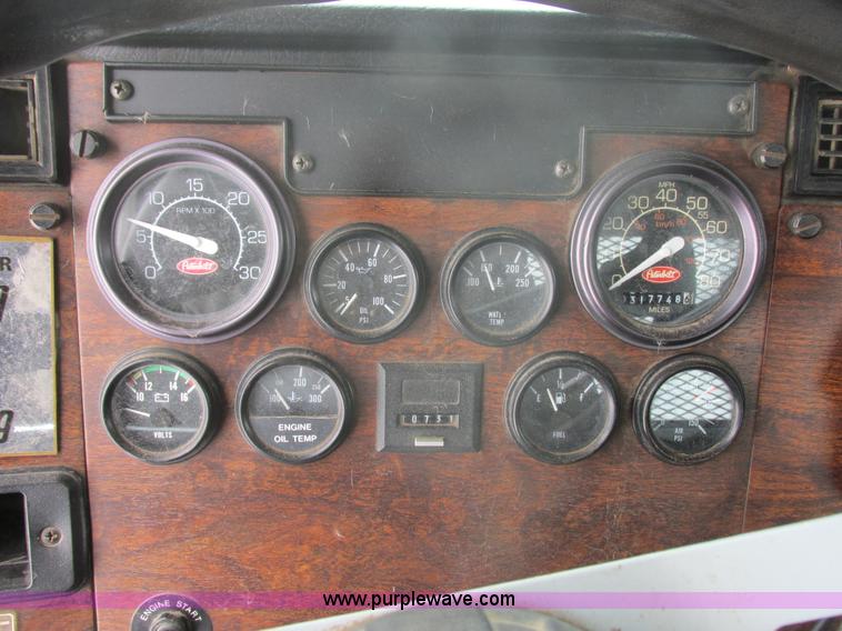 image for item E5324 1993 Peterbilt 375 utility truck