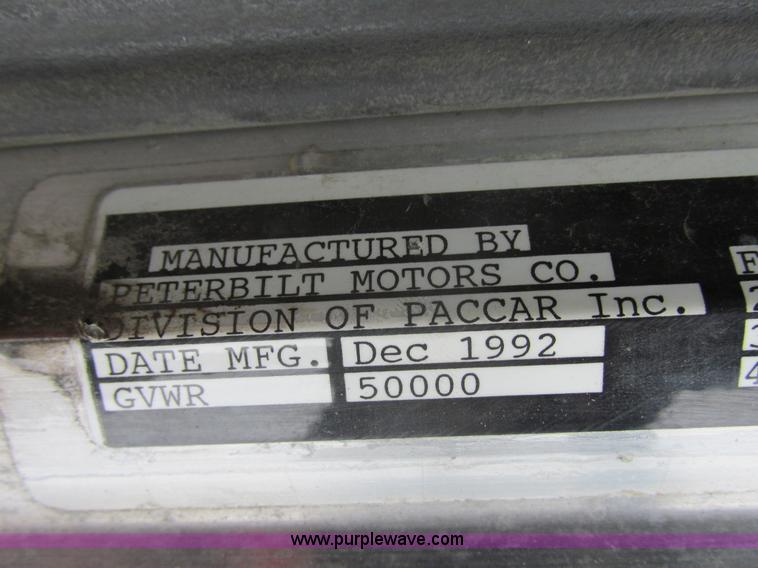 image for item E5324 1993 Peterbilt 375 utility truck