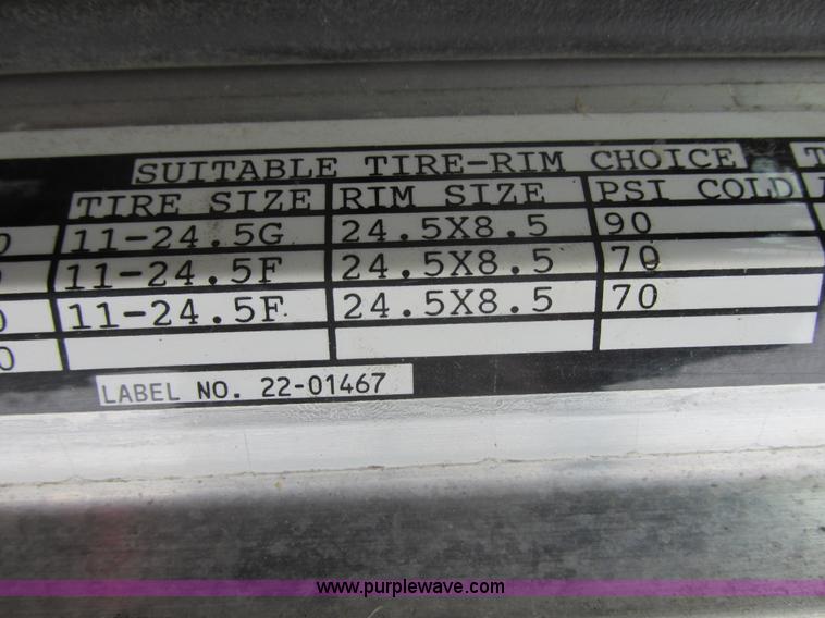 image for item E5324 1993 Peterbilt 375 utility truck