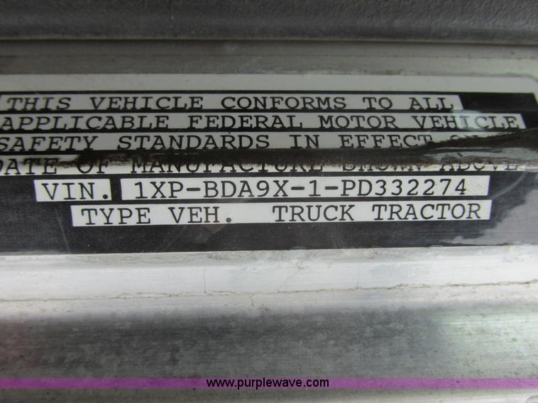 image for item E5324 1993 Peterbilt 375 utility truck