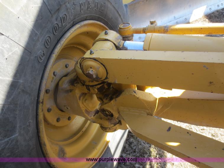 image for item F6836 1999 Caterpillar 120H articulated motor grader