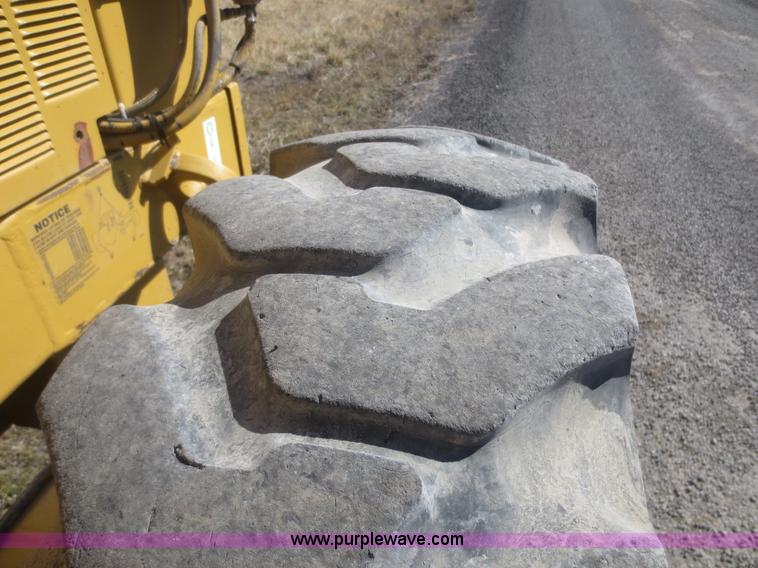 image for item F6836 1999 Caterpillar 120H articulated motor grader