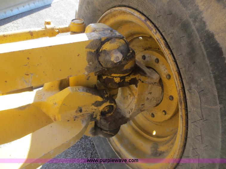 image for item F6837 1998 Caterpillar 120H articulated motor grader
