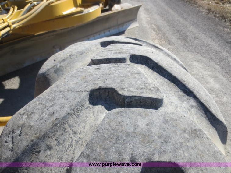 image for item F6837 1998 Caterpillar 120H articulated motor grader