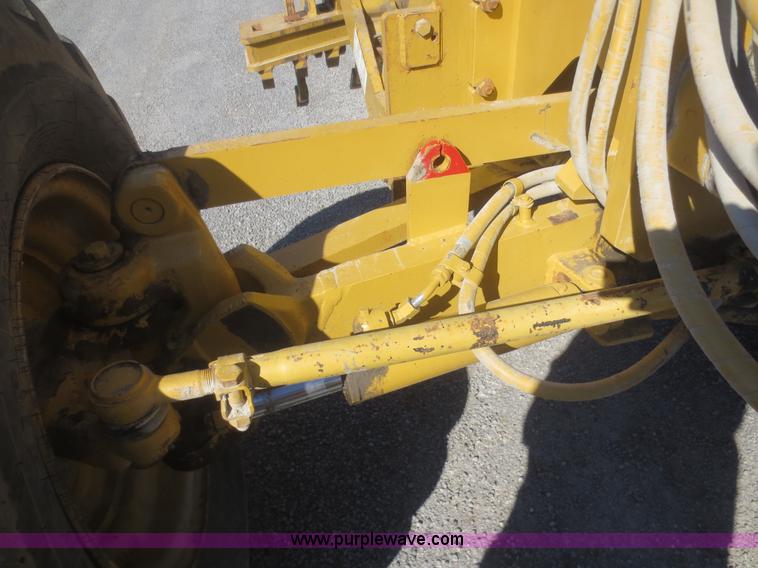 image for item F6837 1998 Caterpillar 120H articulated motor grader