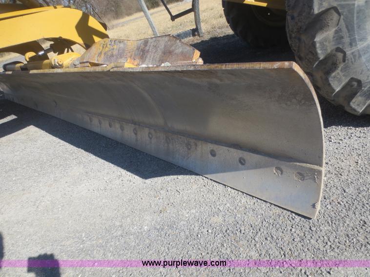 image for item F6837 1998 Caterpillar 120H articulated motor grader