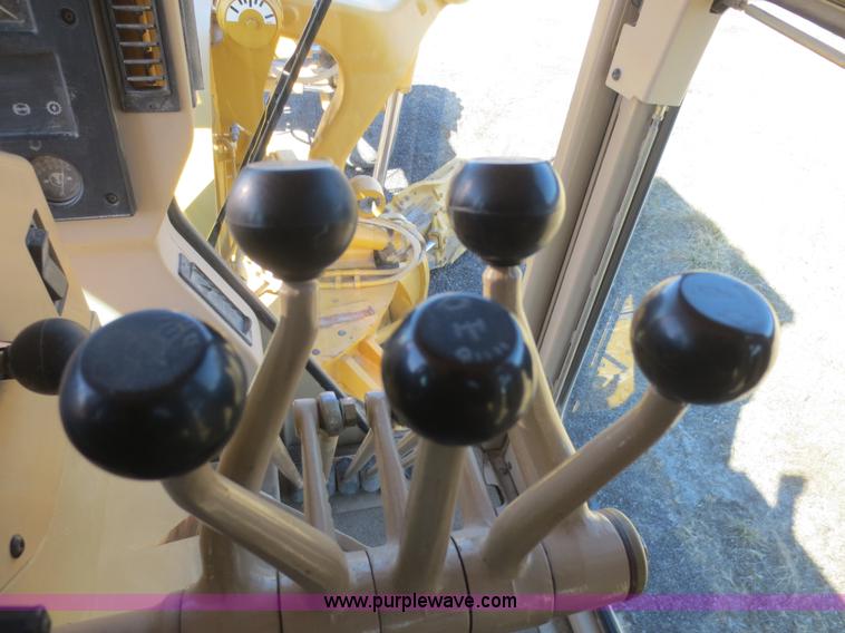 image for item F6837 1998 Caterpillar 120H articulated motor grader