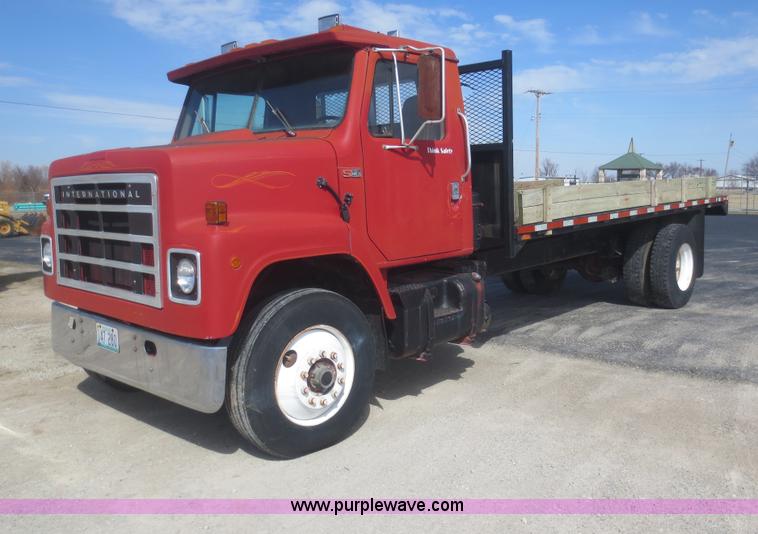 image for item F6845 1981 International S2200 flatbed truck