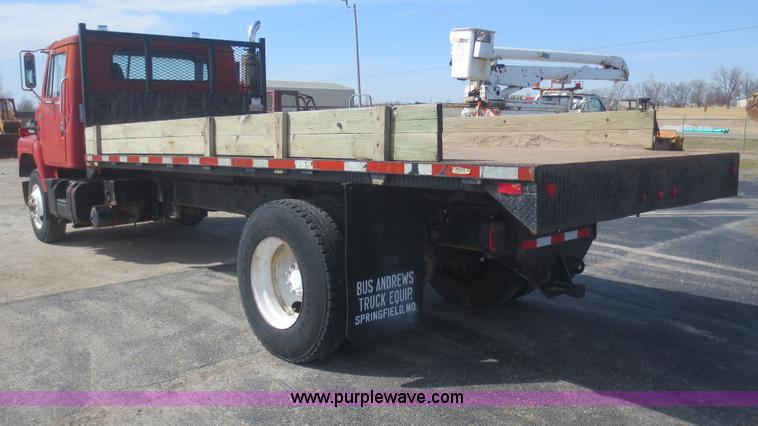 image for item F6845 1981 International S2200 flatbed truck