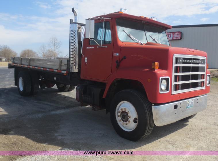 image for item F6845 1981 International S2200 flatbed truck