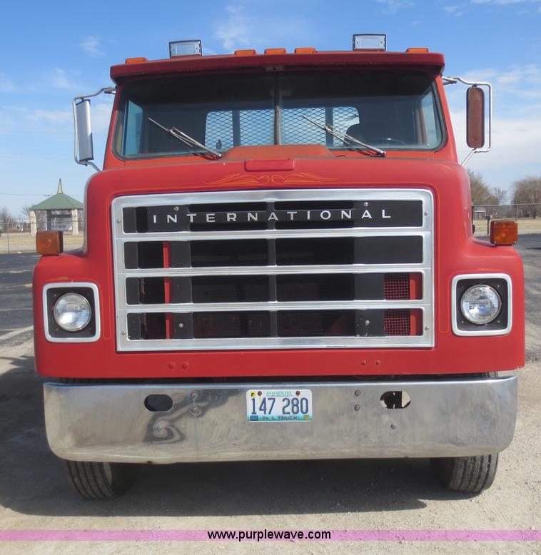 image for item F6845 1981 International S2200 flatbed truck