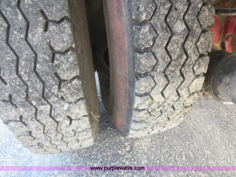 image for item F6845 1981 International S2200 flatbed truck