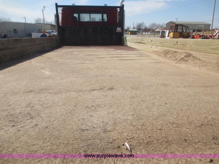 image for item F6845 1981 International S2200 flatbed truck