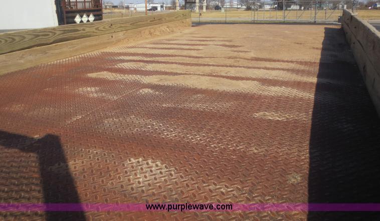 image for item F6845 1981 International S2200 flatbed truck