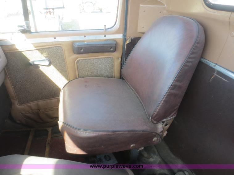 image for item F6845 1981 International S2200 flatbed truck