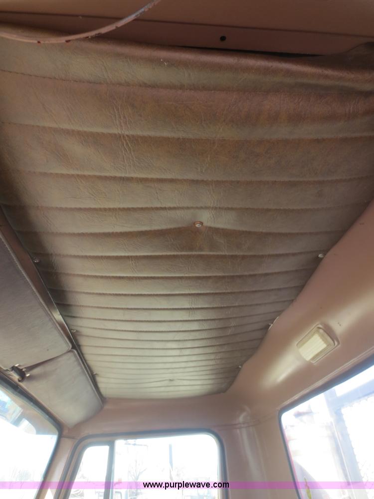 image for item F6845 1981 International S2200 flatbed truck