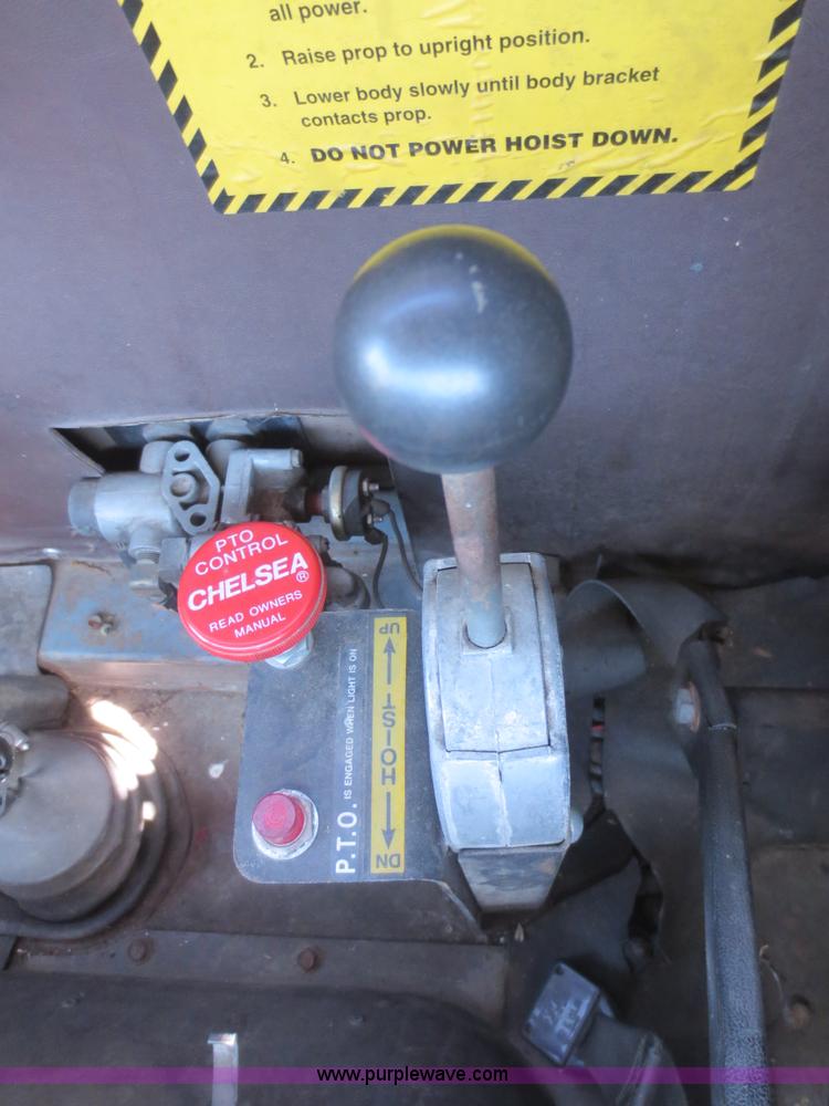 image for item F6845 1981 International S2200 flatbed truck