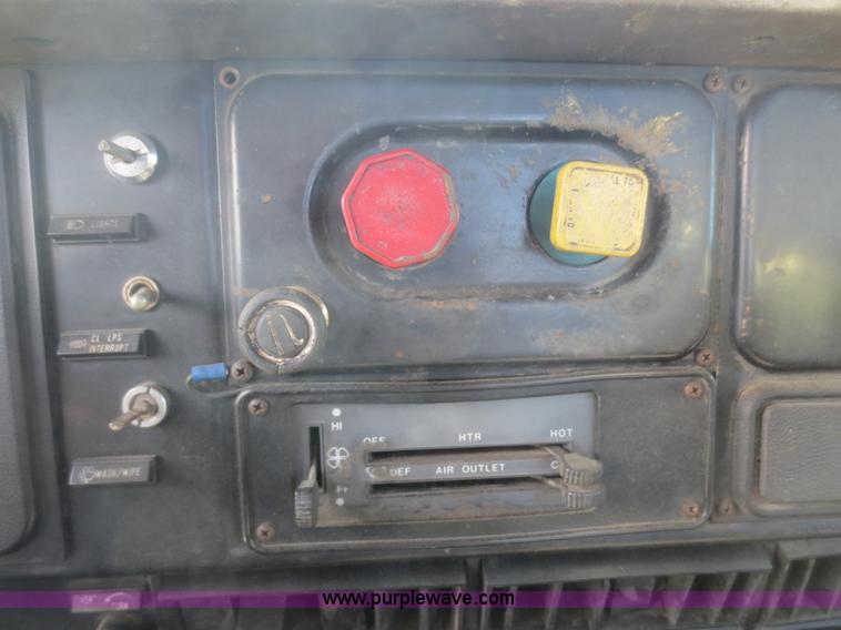 image for item F6845 1981 International S2200 flatbed truck