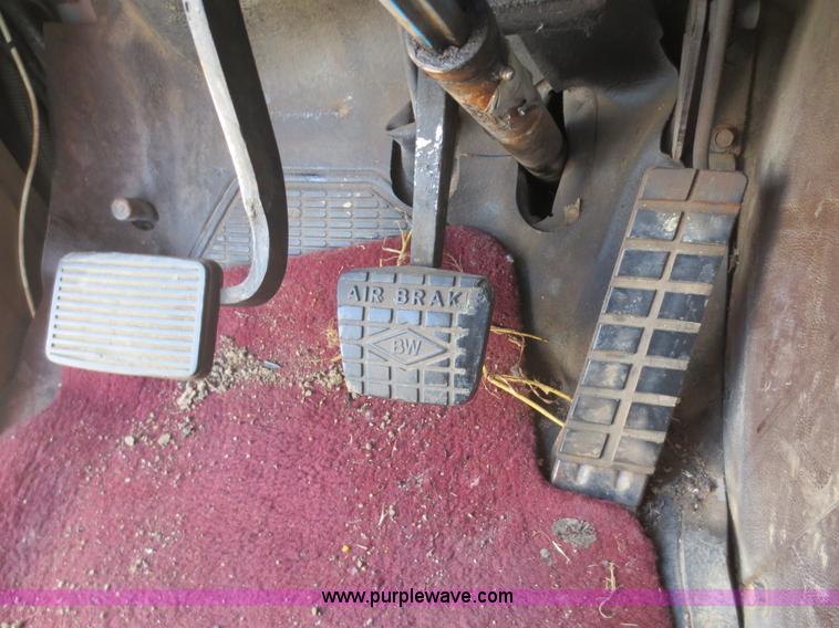 image for item F6845 1981 International S2200 flatbed truck