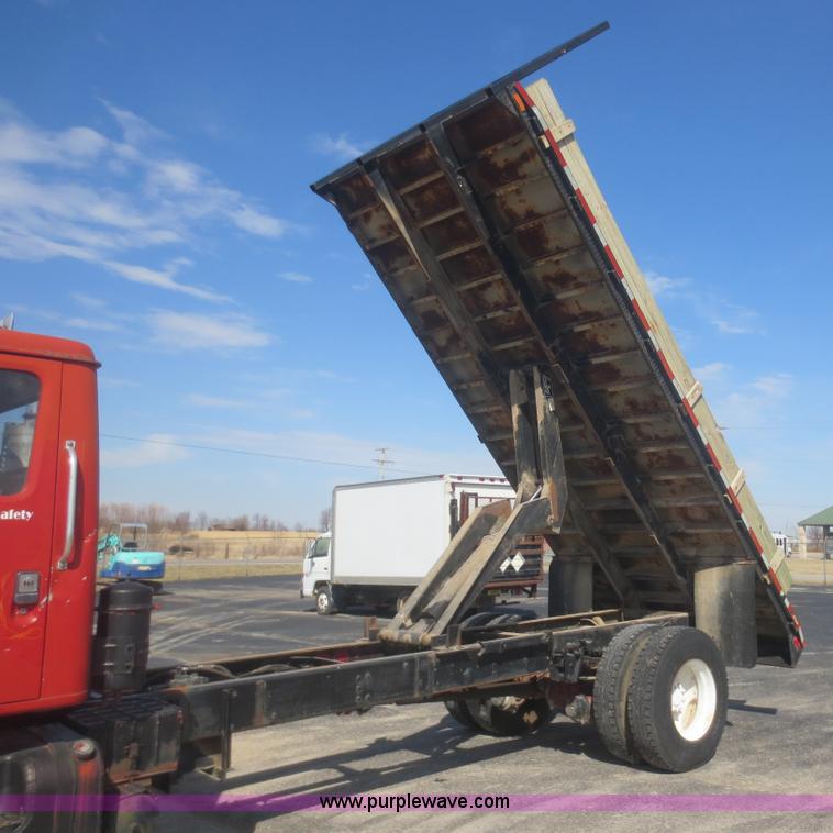 image for item F6845 1981 International S2200 flatbed truck