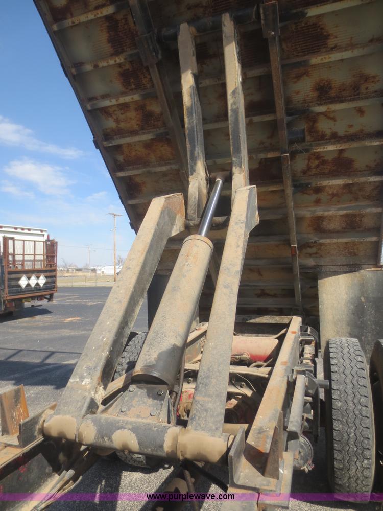 image for item F6845 1981 International S2200 flatbed truck