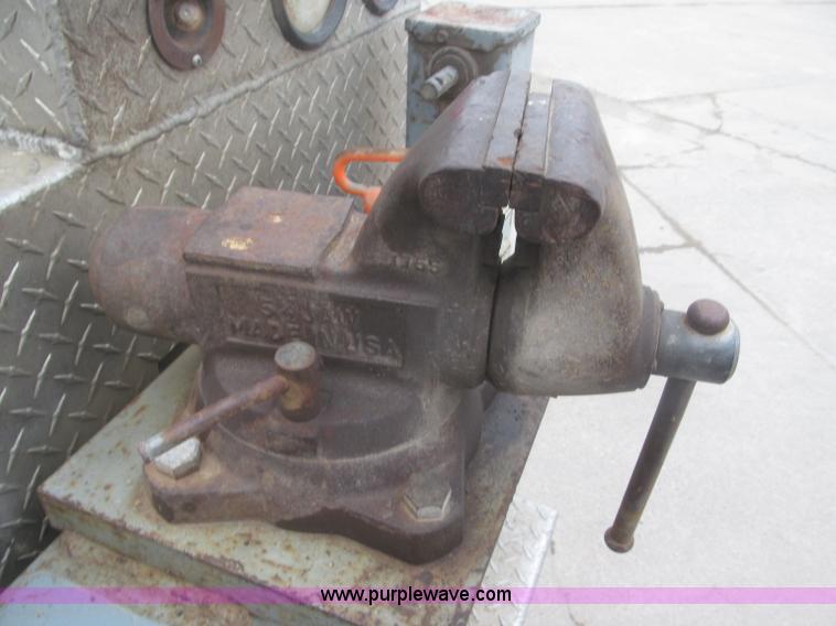 image for item F7297 2008 Ford F550 XLT Super Duty Crew Cab service truck