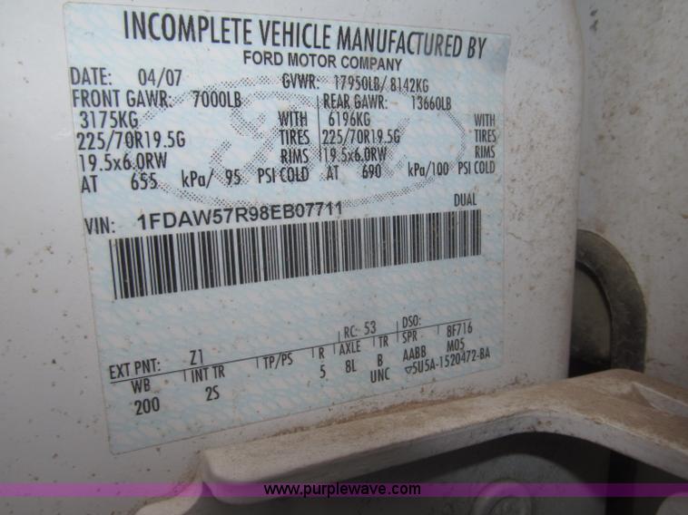 image for item F7297 2008 Ford F550 XLT Super Duty Crew Cab service truck