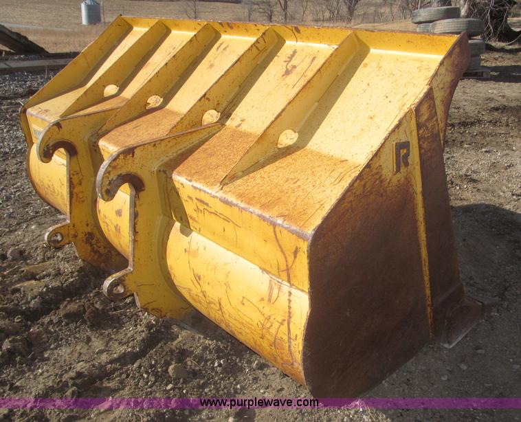 image for item F7307 Rockland GPX755D loader bucket