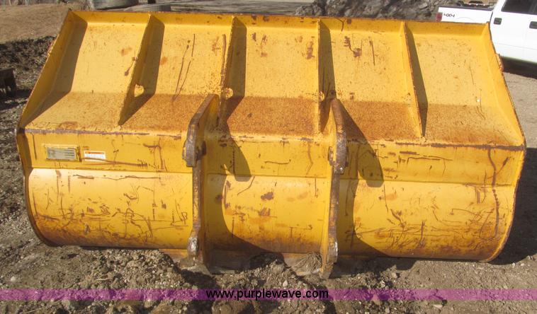 image for item F7307 Rockland GPX755D loader bucket