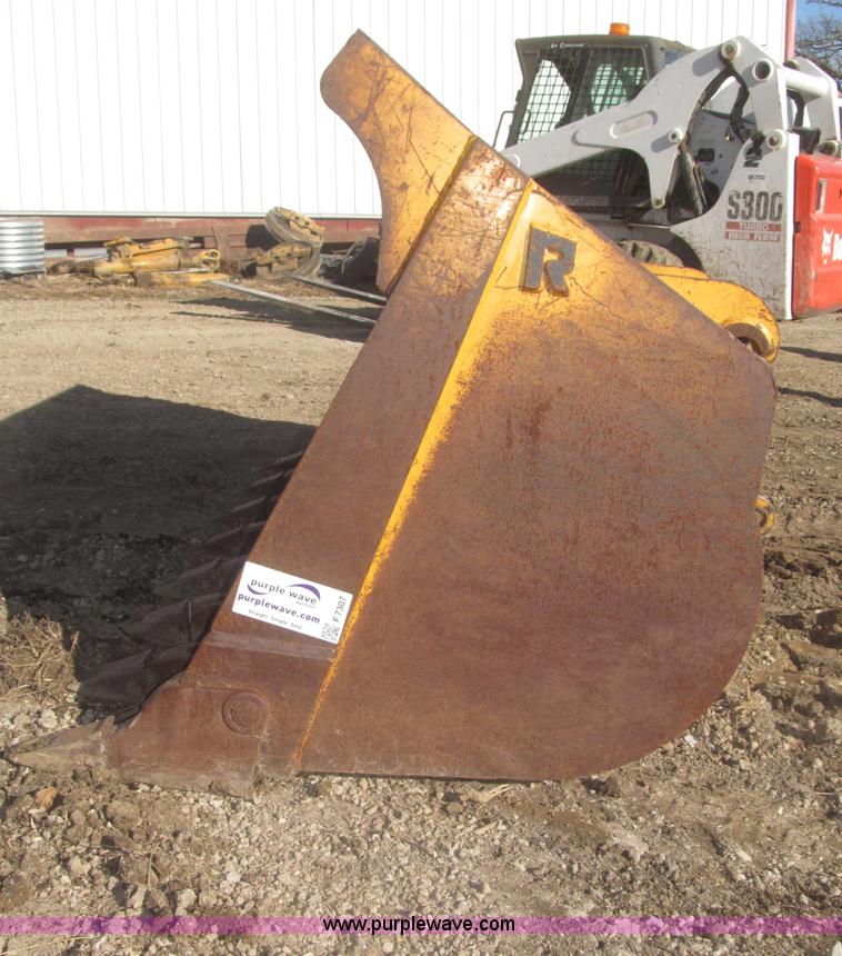 image for item F7307 Rockland GPX755D loader bucket