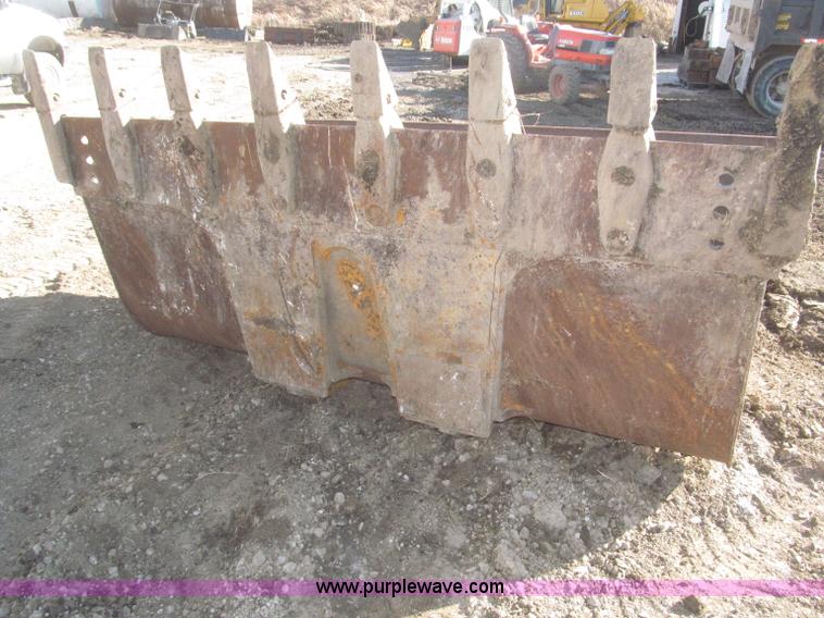 image for item F7307 Rockland GPX755D loader bucket