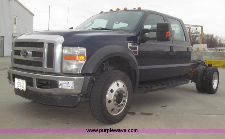 image for item F7313 2008 Ford F550 Super Duty XLT Crew Cab cab and chassis