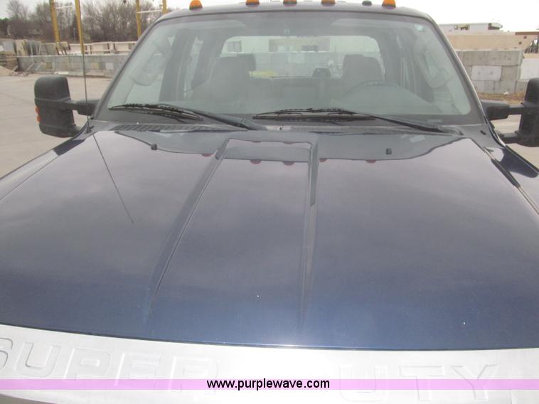 image for item F7313 2008 Ford F550 Super Duty XLT Crew Cab cab and chassis